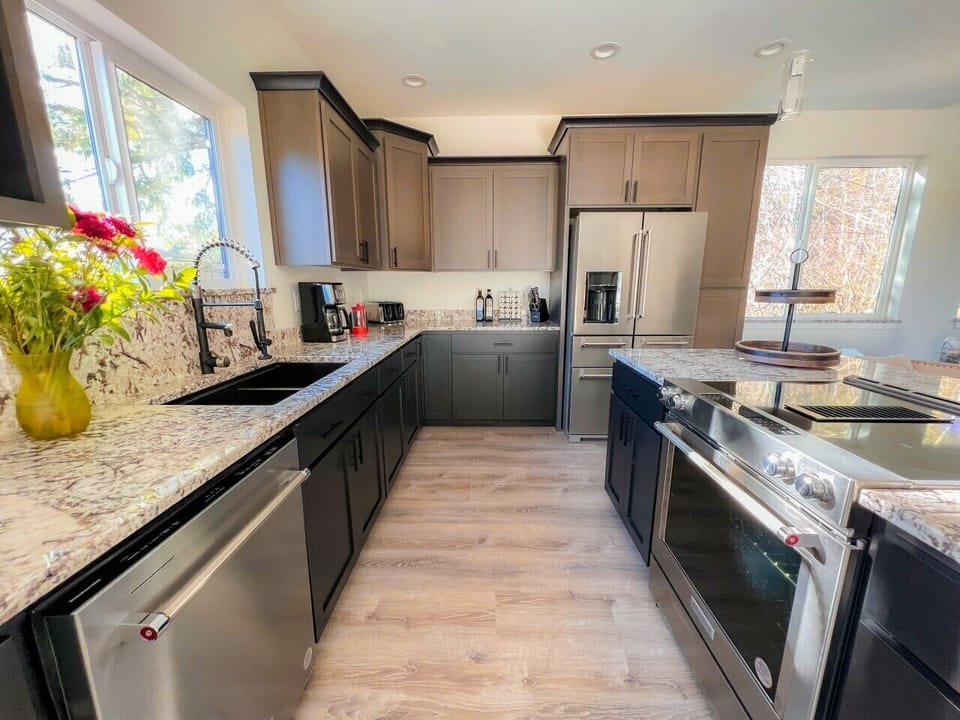 Plenty of space for multiple cooks