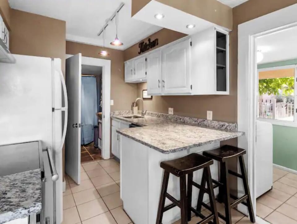Fully  equipped kitchen with dishwasher.