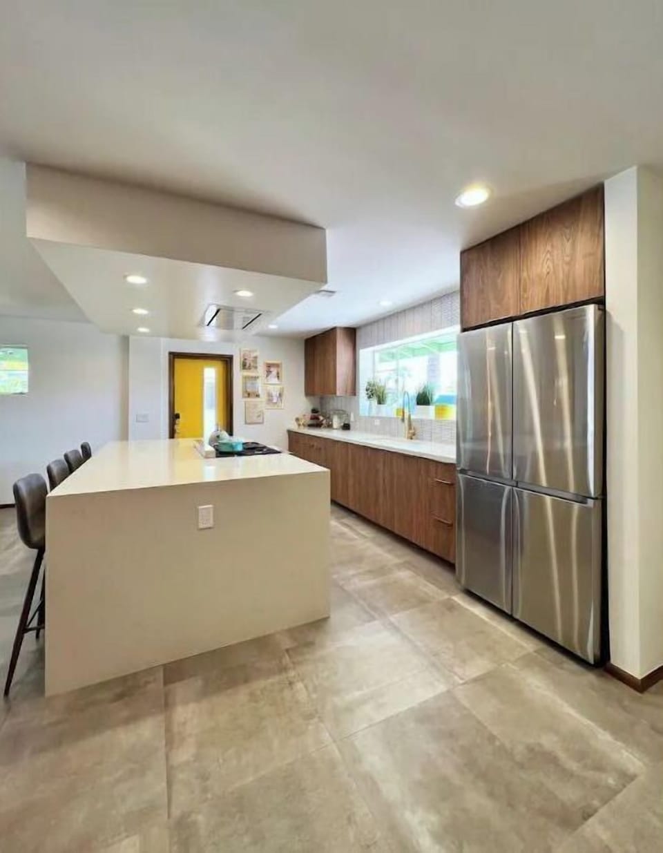 Kitchen - Central island with stools on the living room side