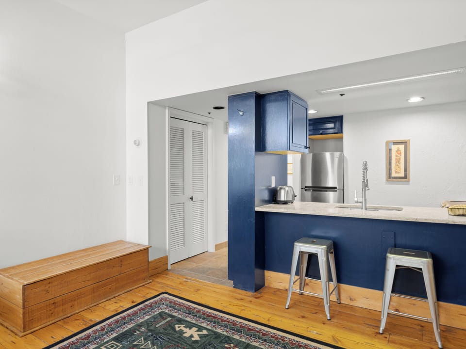 Kitchen / Entry