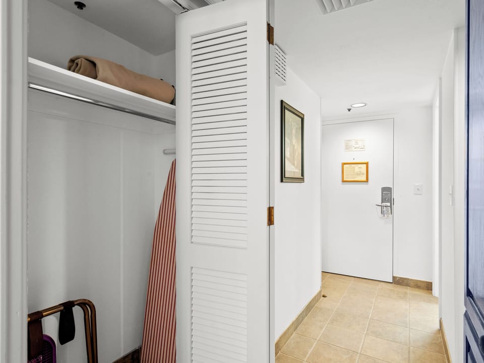 Entry / Closet / Storage