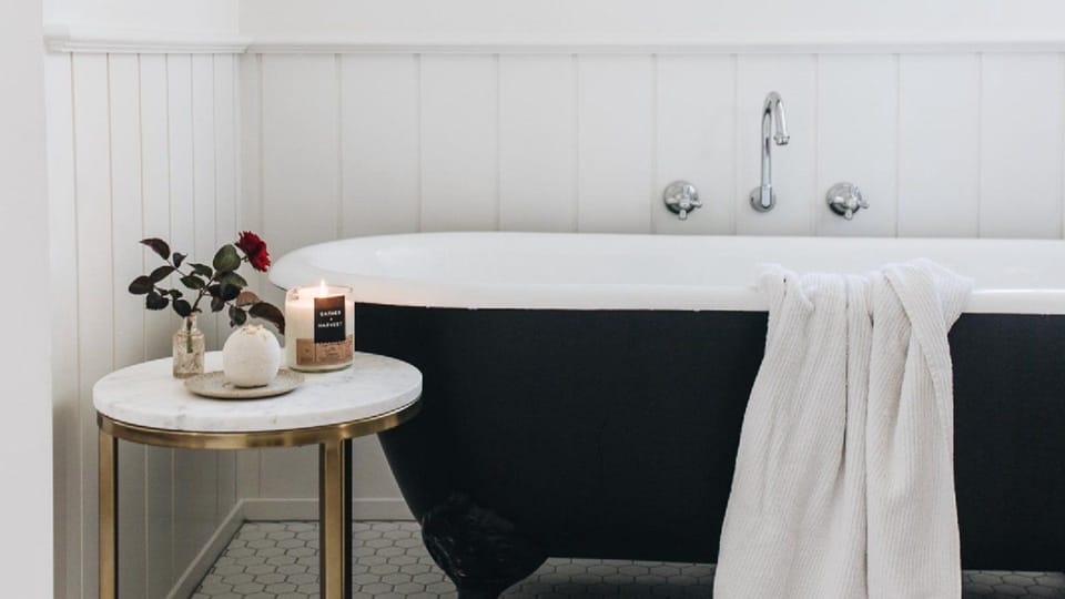 Claw footed bath