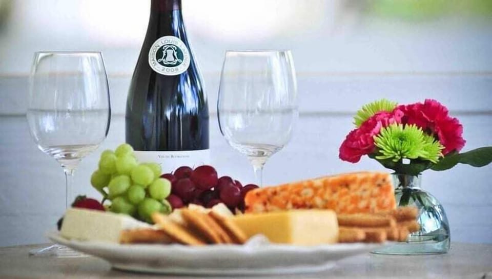 celebration of a spacial event... just let us know, we can arrange flowers, cheese, wine, balloons , anything to make your stay special...upon request (with additional cost)