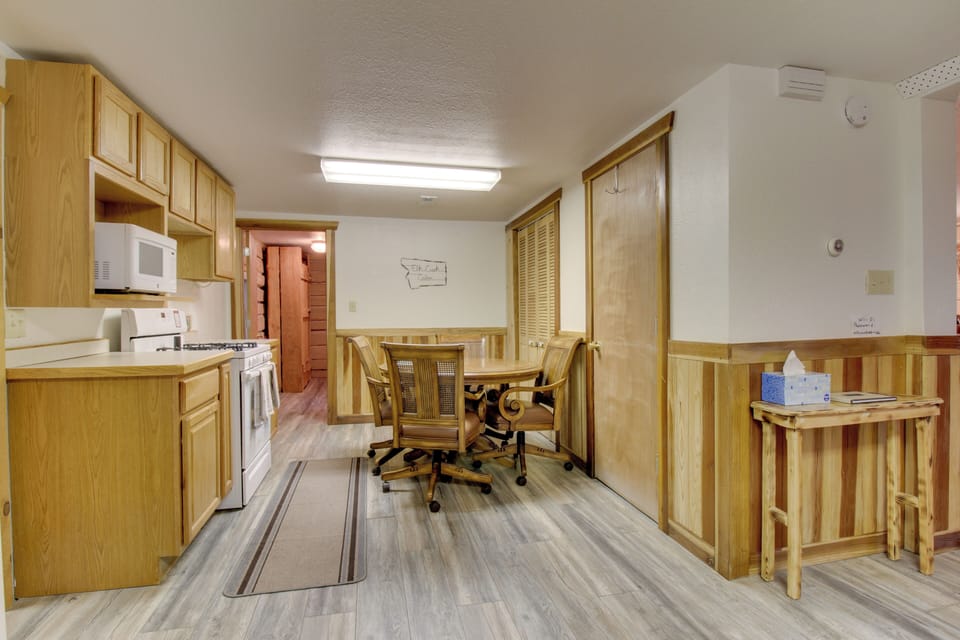 Dining Are | Dining Table | Dishware/Flatware