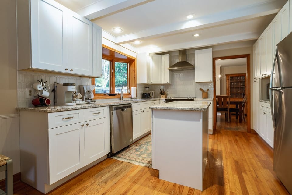 Lots of Small Appliances for all your Cooking Needs