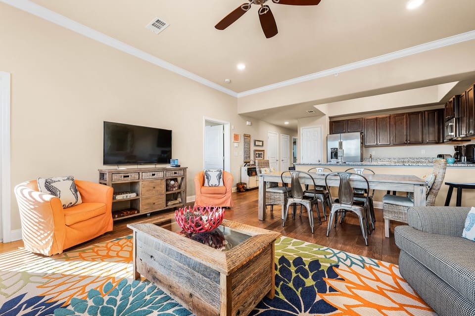 Living area / Dining area