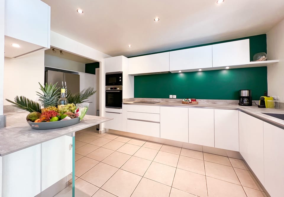 Large American kitchen with central island