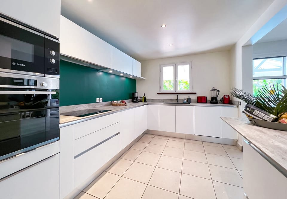 Large American kitchen with central island