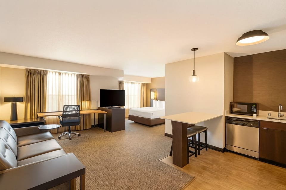 Stretch out in this spacious suite with lounge and kitchenette.