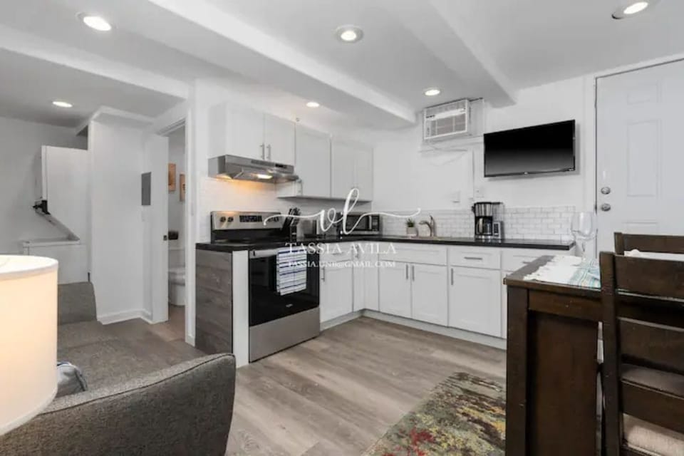 Full kitchen