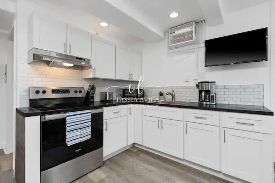 Full kitchen