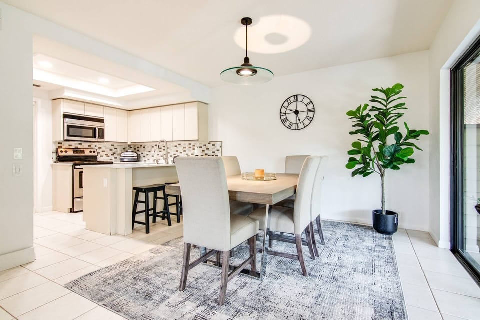 Dining table with seating for 6 and bar with seating for 3!