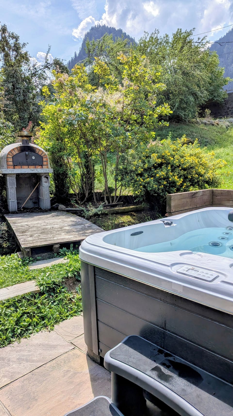 Outdoor spa tub