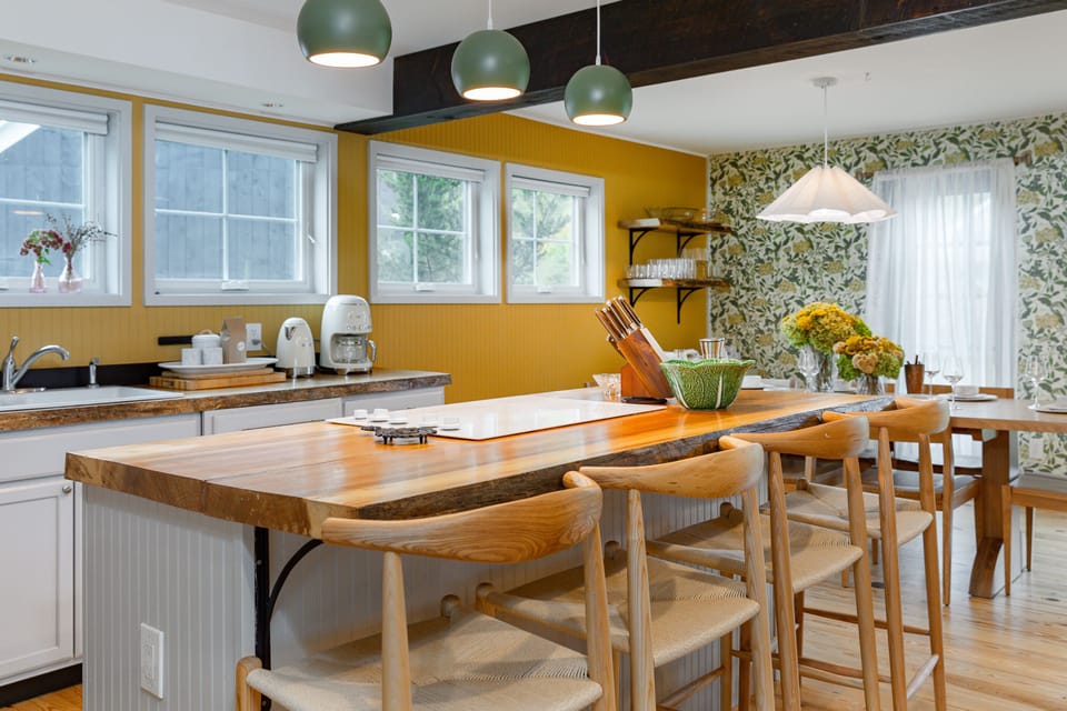 Colorful kitchen stocked with all of the essentials. 