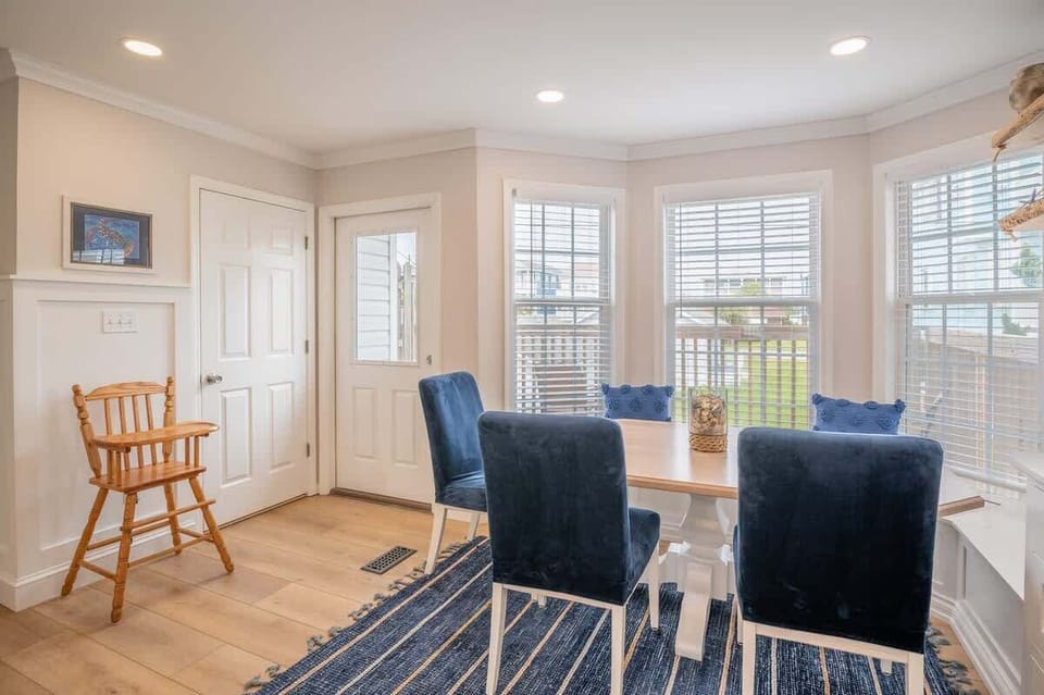 Level 2-Dining Nook-Highchair-Back Yard Balcony