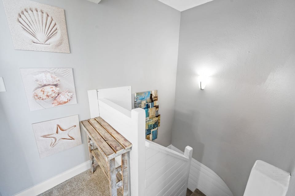 STAIRWELL LANDING