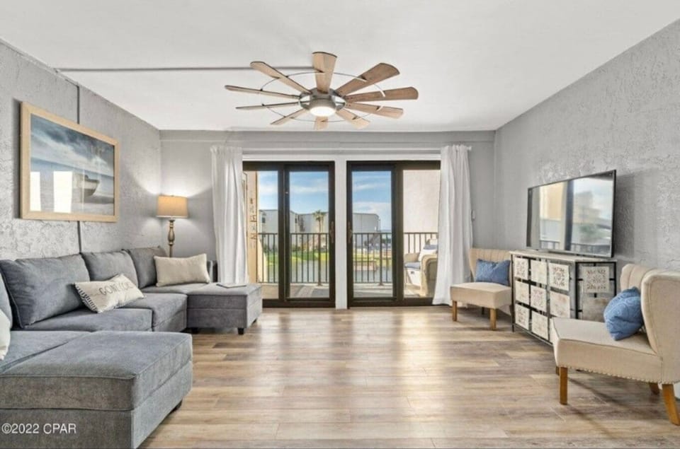 Spacious living room!