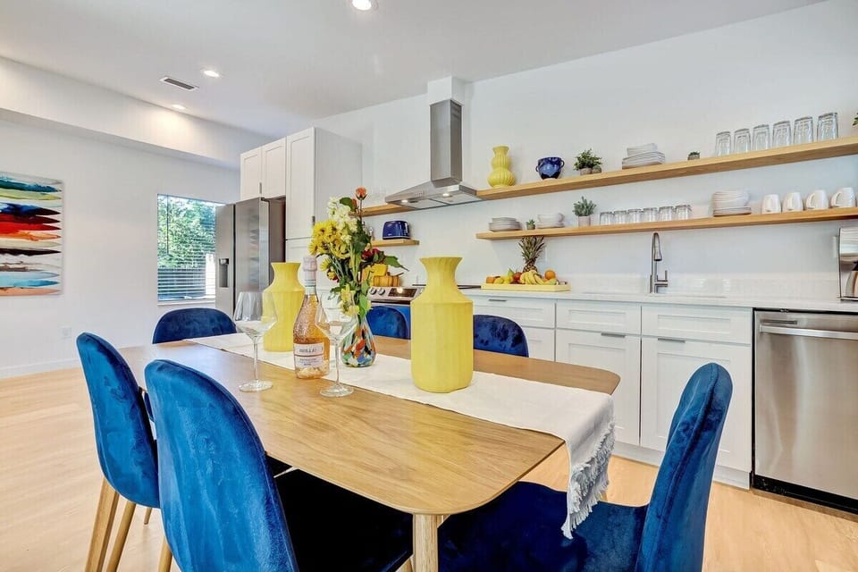 The table is set for 6 people!