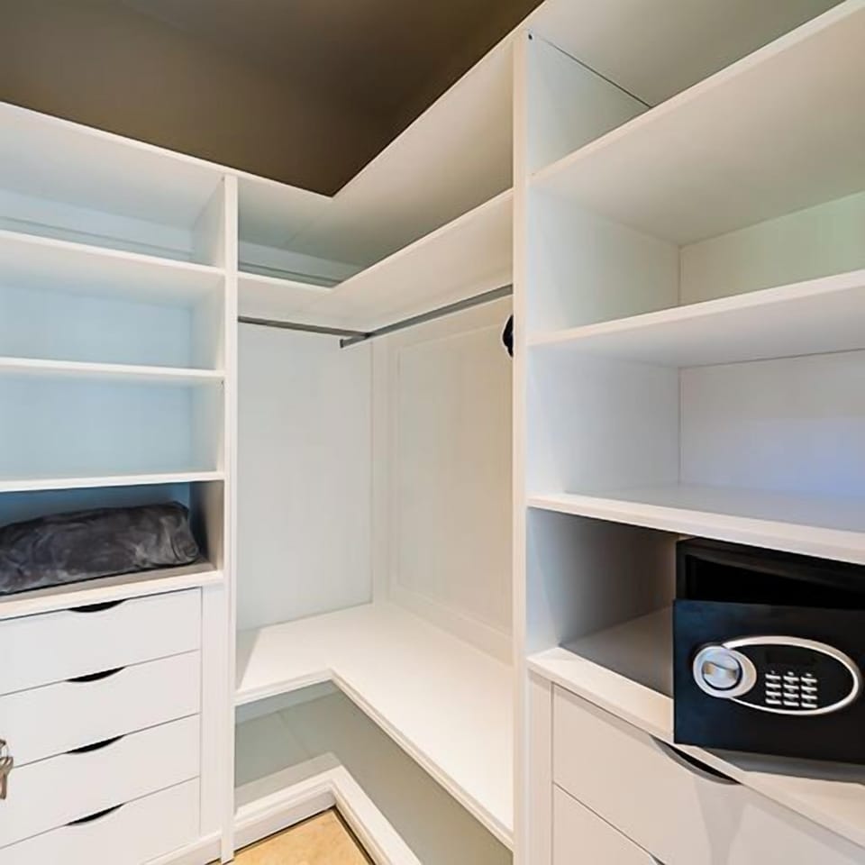 Master walking closet