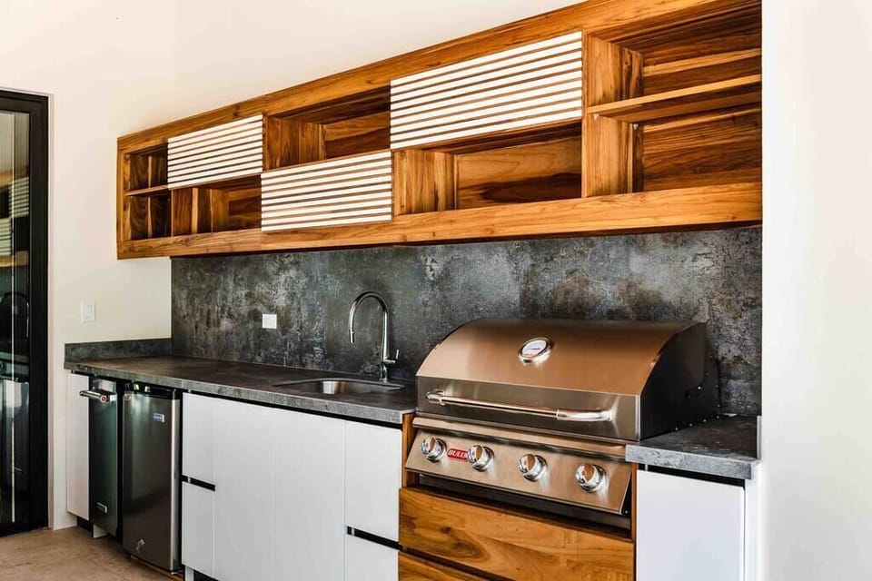 Outdoor Kitchen