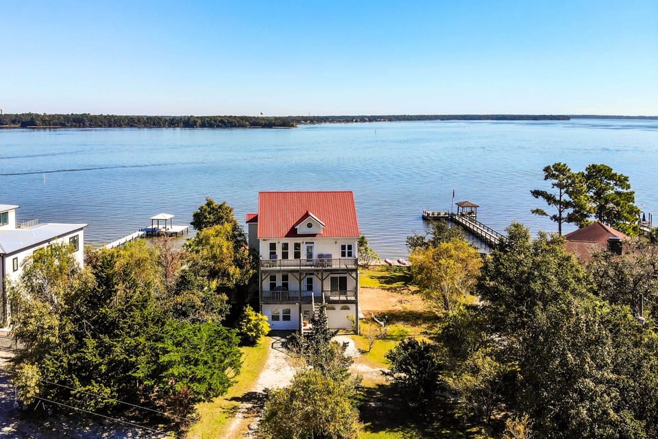 Sneads Ferry Vacation Rental | 3BR | 3.5BA | 2,000 Sq Ft | Stairs Required