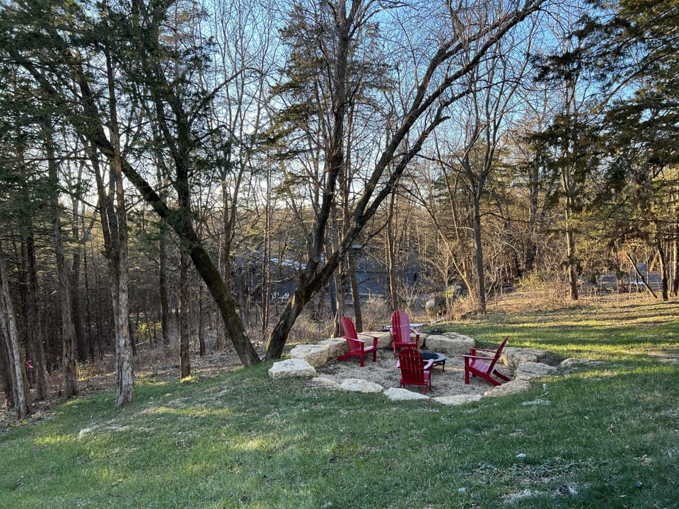 Outdoor fire pit