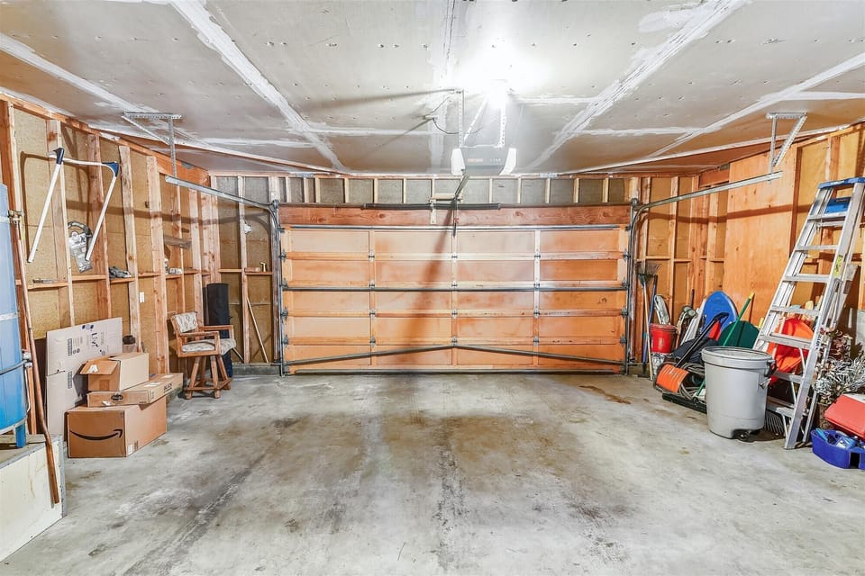 mainlevel-garage-blazar_220512_0931