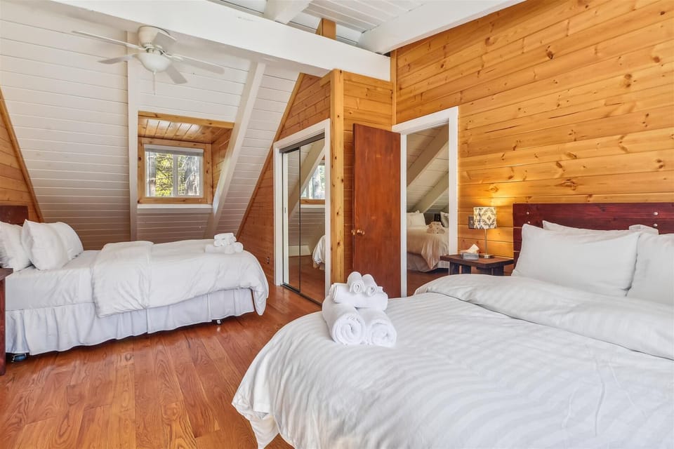 upperlevel-bedroom