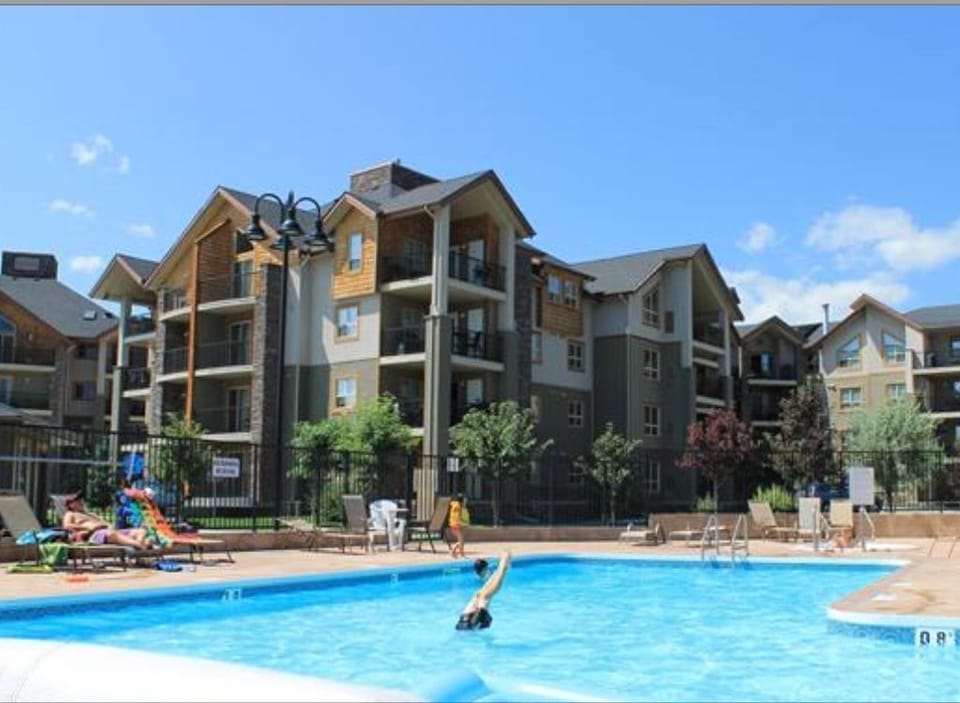 Shared complex pool