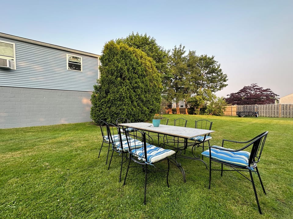 Outdoor dining for up to 8.