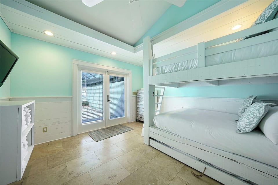 Gulf Escape - Inlet Beach - Bedroom