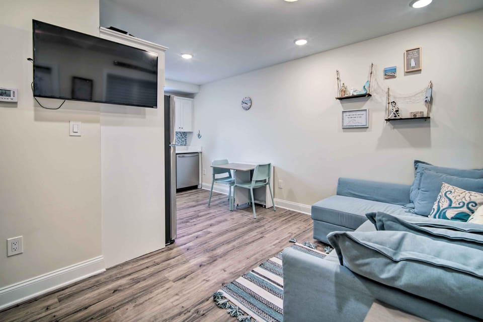 Living Room | Ground-Floor Condo | Walk to Beach & Boardwalk