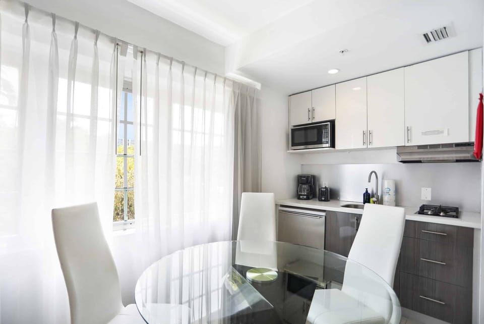 Kitchenette and dining area