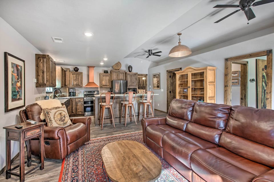 Living Room | Free WiFi | Baseboard Heat | Smart TV