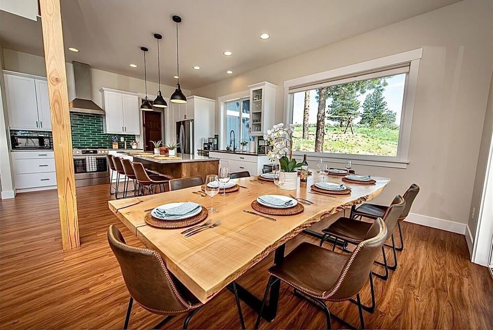 Dining table seats 8 guests