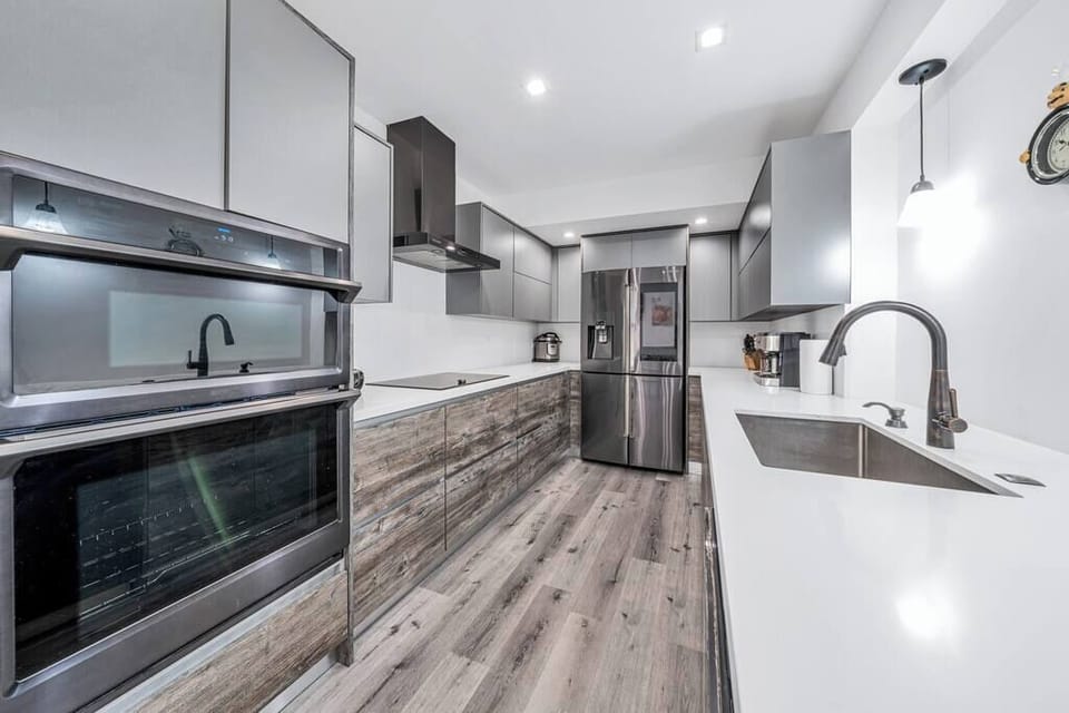 Fully renovated and well-equipped brand new kitchen