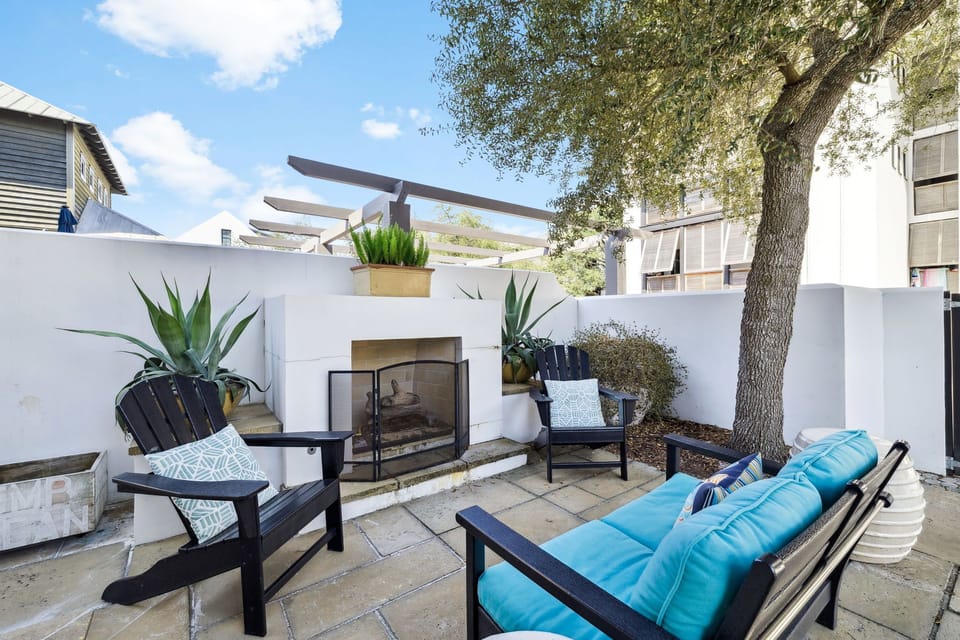 Private Courtyard - Perfect for Gathering