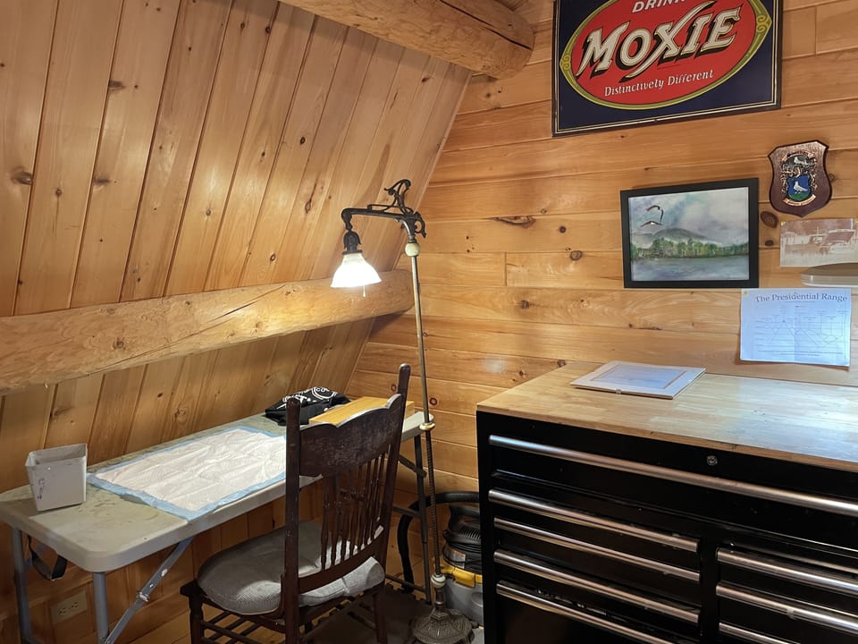 Art space. Bring your paints!