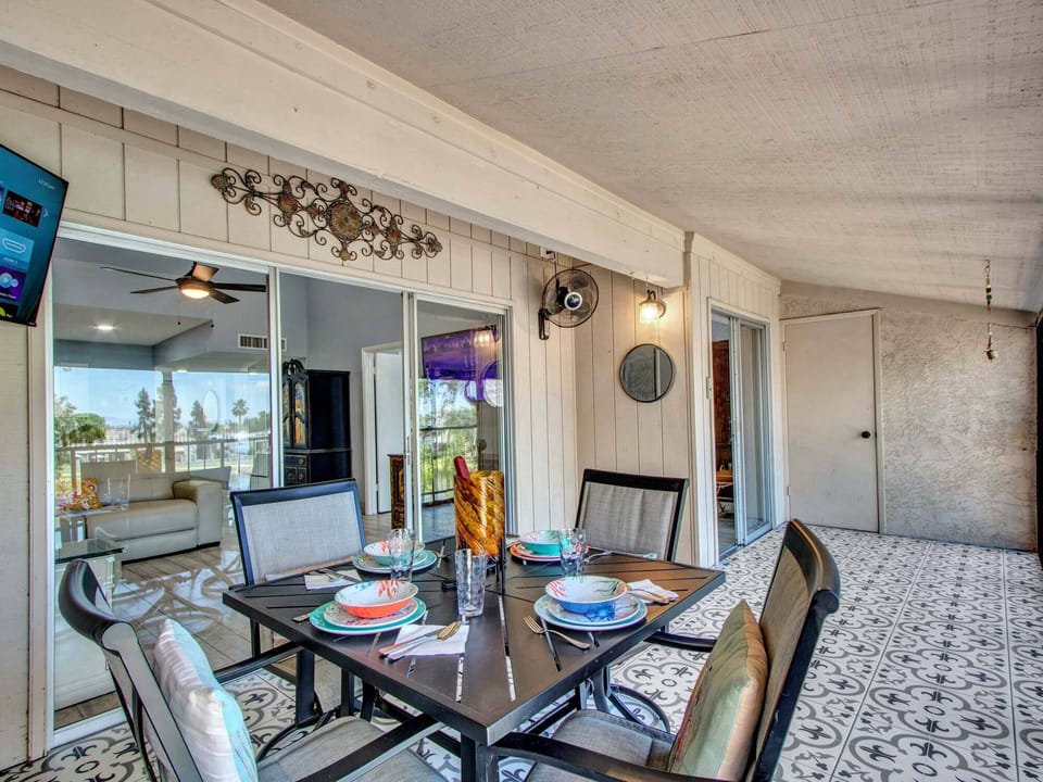 Large screened in patio, with lighting fan and Roku TV. 