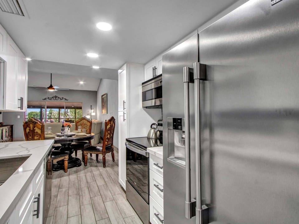 Kitchen with access right to the dining table
