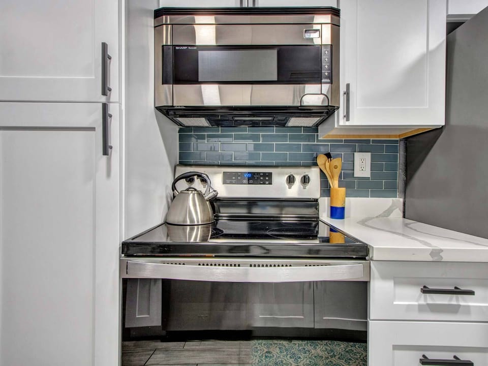 Microwave , oven and tea kettle