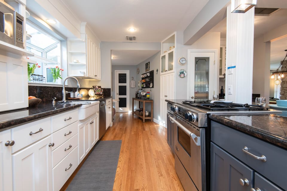 Gourmet kitchen