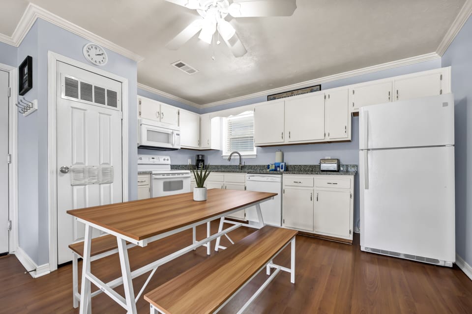 Dining/Kitchen