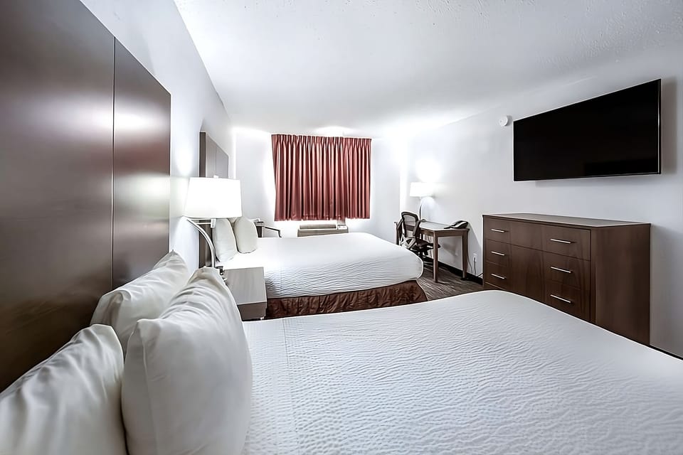 2 Queen size beds