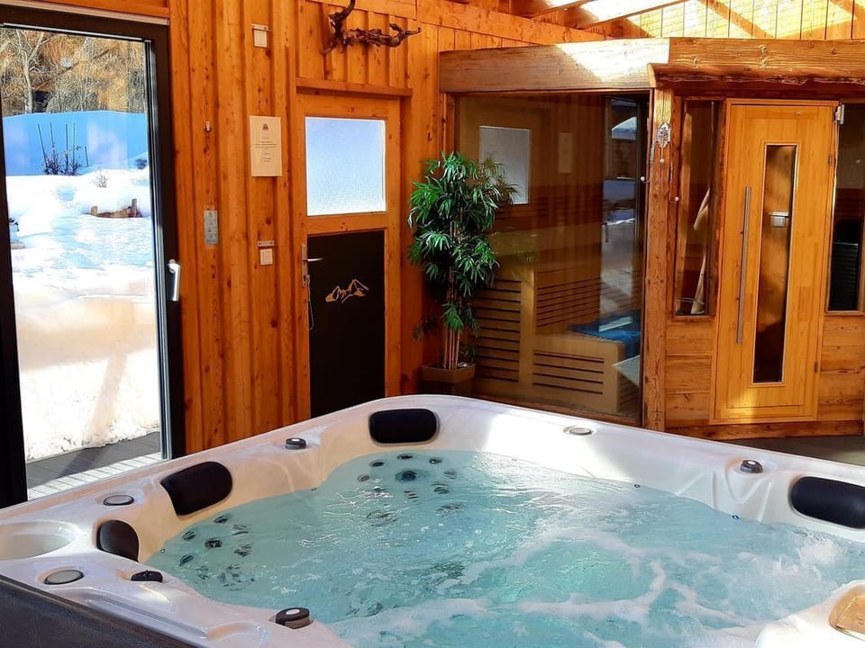Indoor spa tub