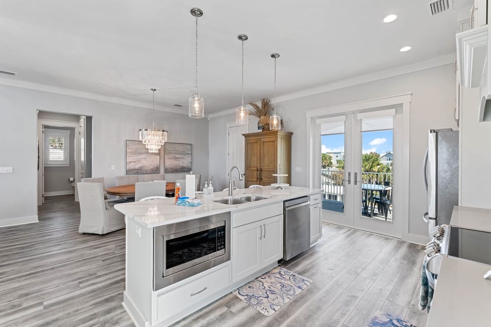 Kitchen/Dining Area