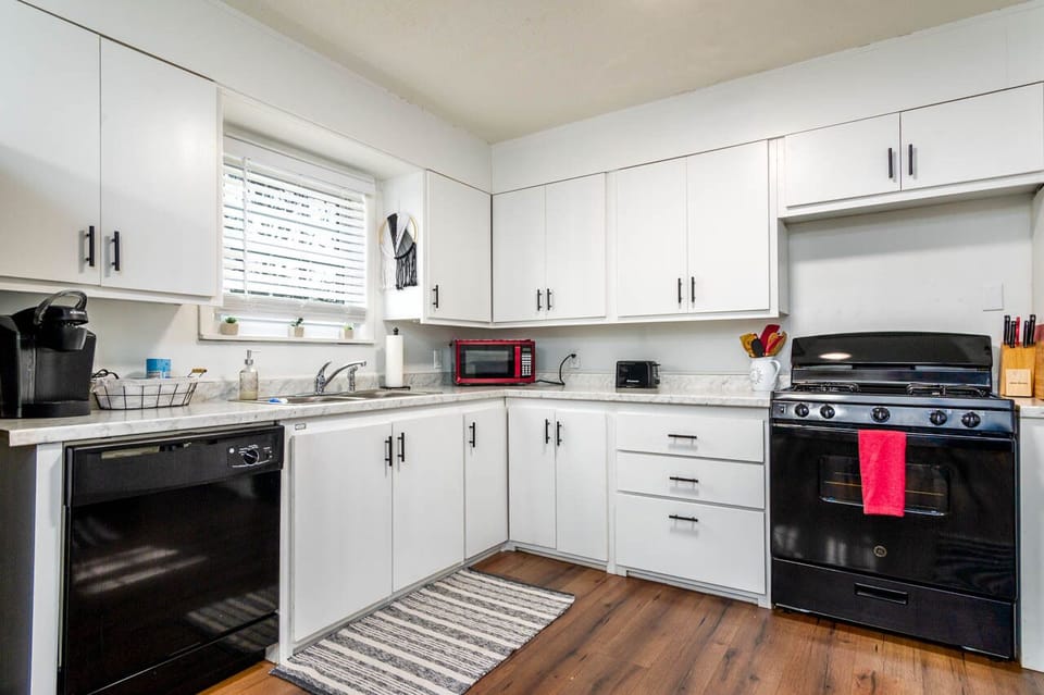 Fully equipped kitchen with all new appliances.