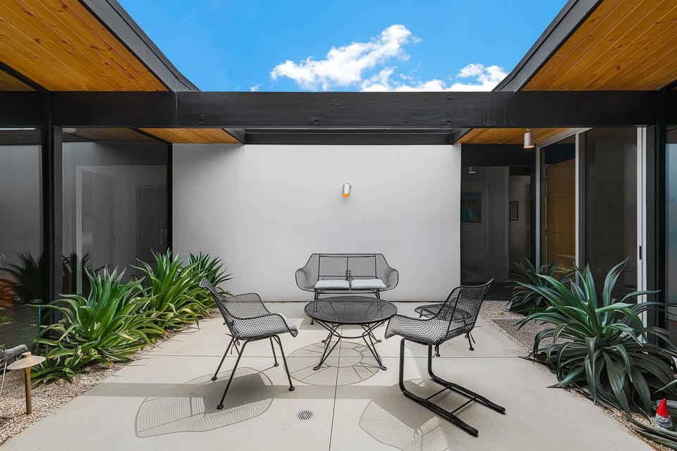 Open-Air Atrium Experience: Enjoy a morning coffee while appreciating the fine work of architect Claude Oakland in the open-air atrium, where the combination of nature and design creates a truly magical experience.