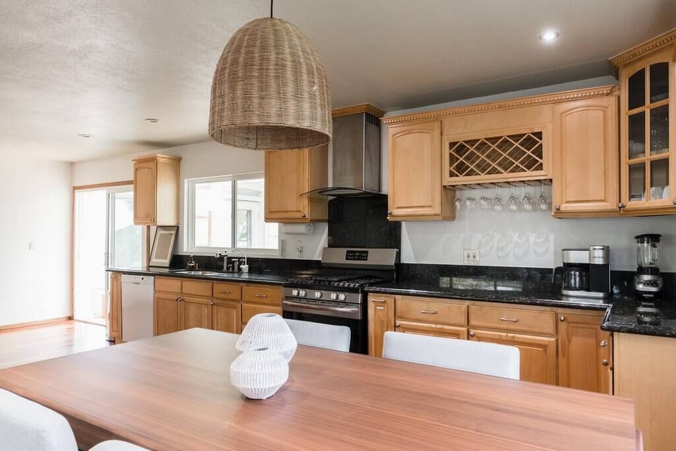 Kitchen | Dining Table