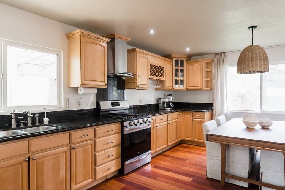 Kitchen | Dining table